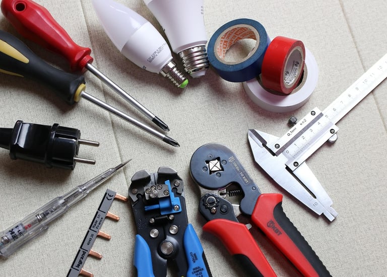 ferramentas e ferragens