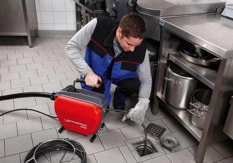 Urgence debouchage colonne d immeuble  degats des eaux sinistre plombier-recherche-de-fuite 69800