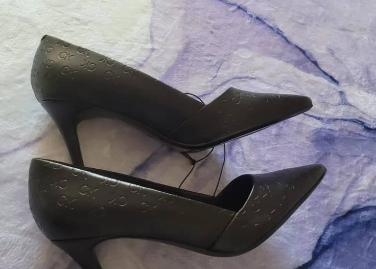 a pair of black shoes with a pair of heels