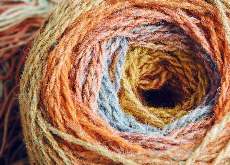 Hilos de colores para hacer tejidos de macramé