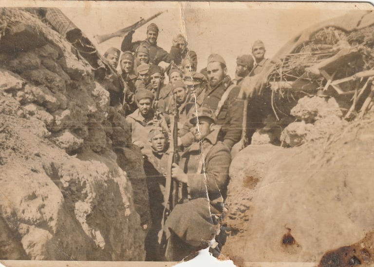 Luis Gómez Castaño con sus compañeros de la 3 Brigada Mixta en la Sierra de Madrid