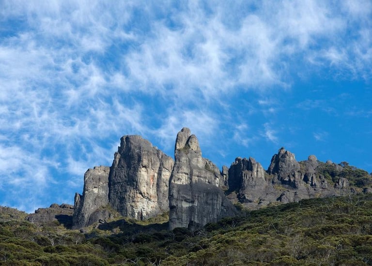 Landing page university website for tours to Cerro Chirripó built with HTML, CSS, and JavaScript.