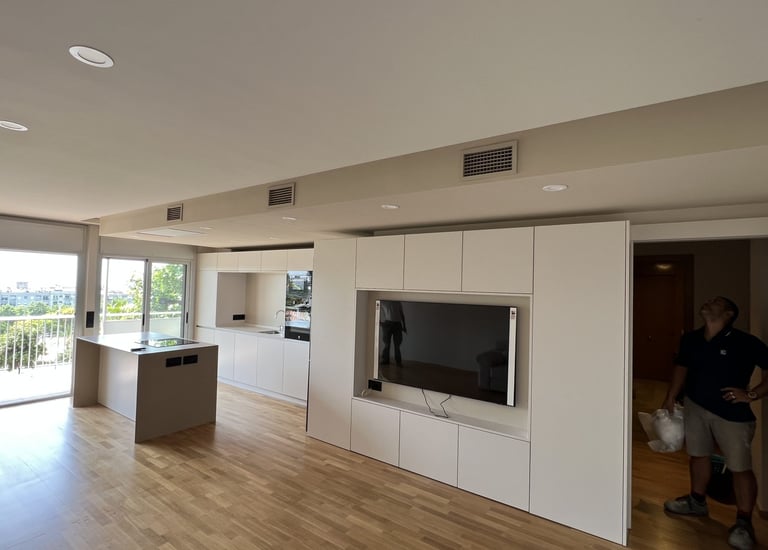 Decoración de interiores y combinación de colores en piso de El Masnou, Maresme