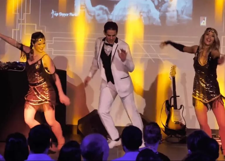 Danseurs de claquettes de Tap Dance Paris en costume Charleston années 20 lors d'un événement privé