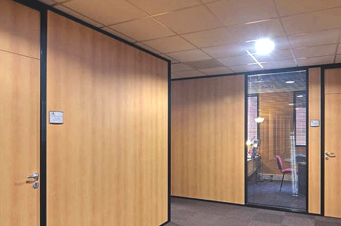 Ossature aluminium pour cloison de bureau amovible couleur RAL