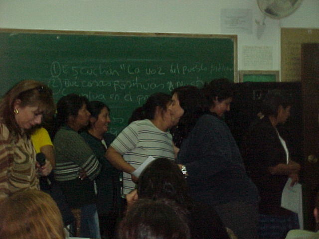 Primeros talleres de capacitación en comunicación indígena.