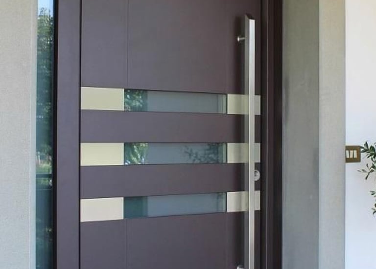 puerta aluminio a medida en A Coruña