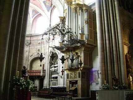 Lisbon - Lisbon Cathedral, resembles a cross shape from the 1100's, still used for worship today