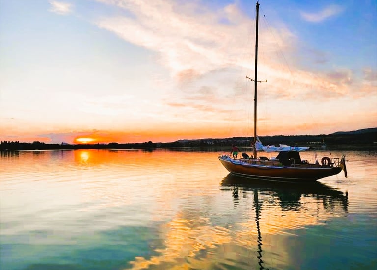 THK Bodensse - Segelschiff aus Mahagoni auf dem Untersee