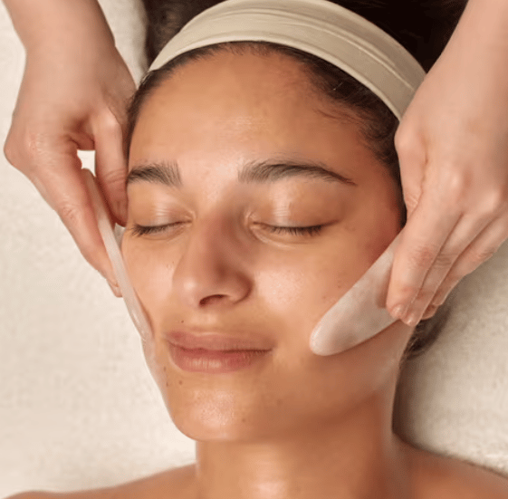 FACIALISTE SOIN VISAGE GUA-SHA KOBIDO D'OR ET D'ÉCRINS