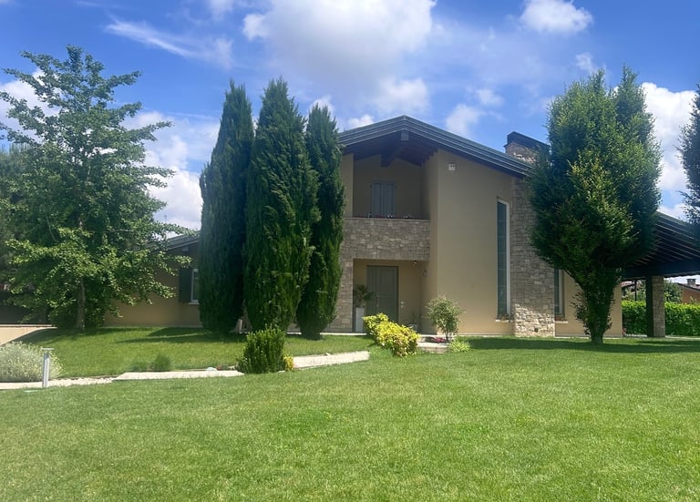 Facciata tinteggiata con intonachino