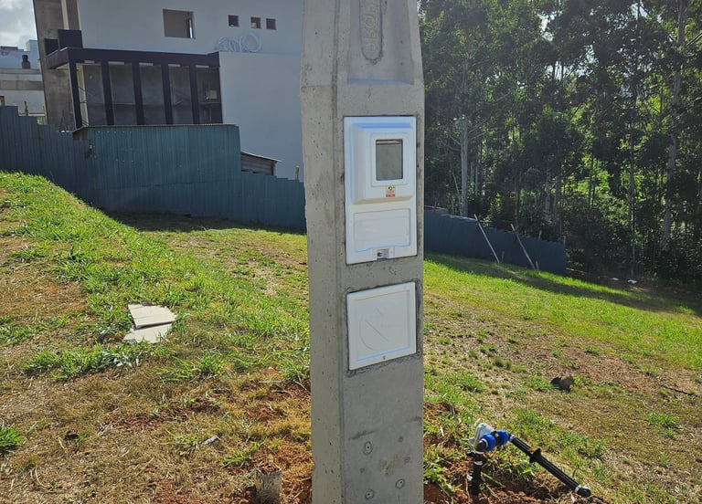 Poste para casa, poste trifásico c7, c8, c9