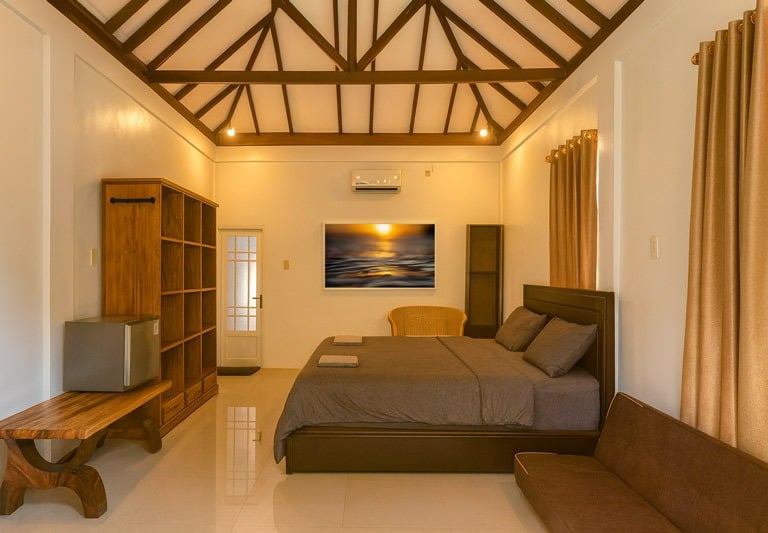 Oceanfront air-conditioned room at Ranu Surf Camp in Simeulue