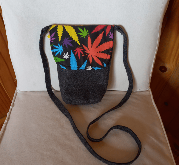 Carefree shoulder bag