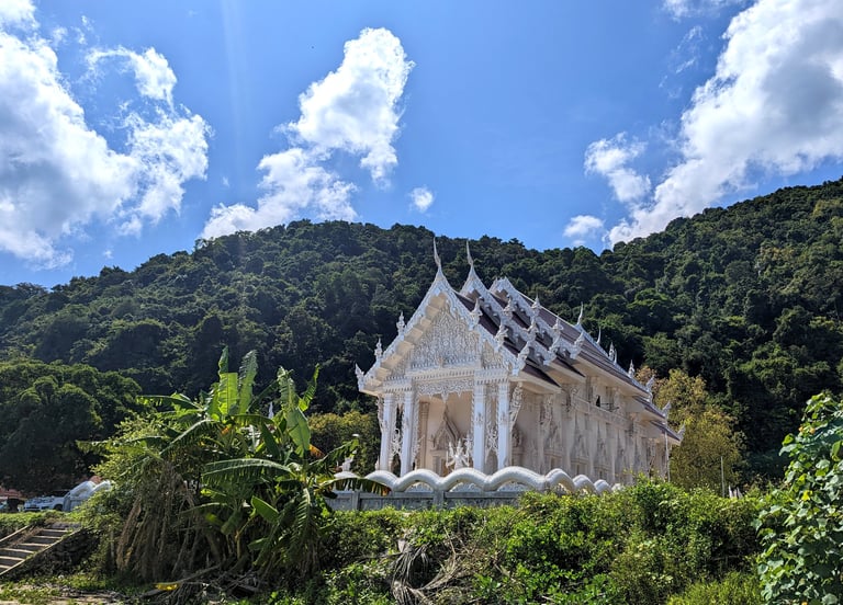 Wat Tham Pong Pang, Thung Makham, Chumphon