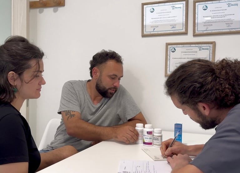 Aurelio_asesorando_a_clientes