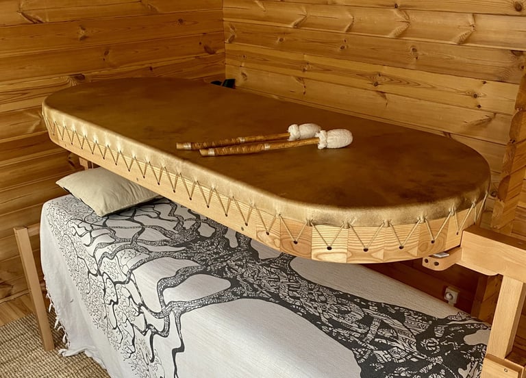 Immersion vibratoire sous le tambour de massage géant pour lâcher prise