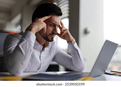alt="homme décu car il n'a pas de résultat souhaité"