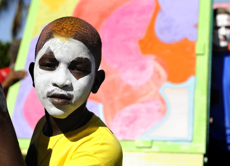 Portrait d'un garçon maquillé Carnaval Kourou, Guyane