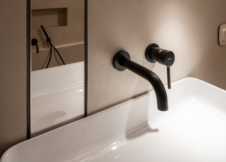 Микроцимент за бани Водоустойчиви и модерни покрития  за бани с дълготрайна издръжливост.