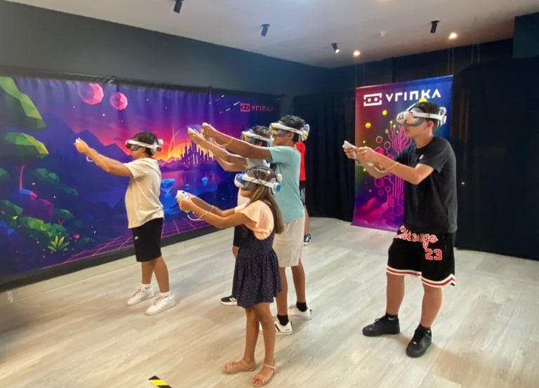Niños celebran su cumpleaños en VRINKA