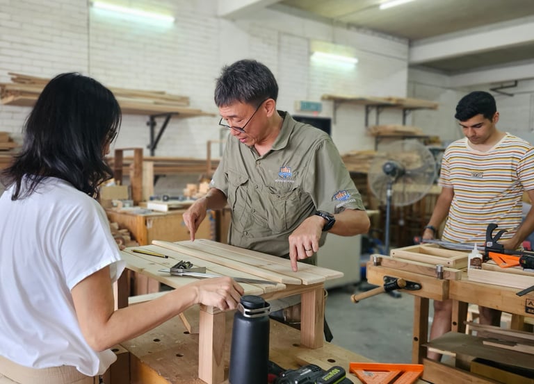 Explaining how to fasten a screw