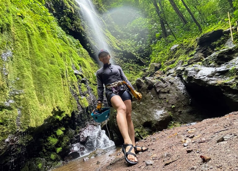 Rappelling Costa Rica, Maquique Adventures, La Fortuna Adventures