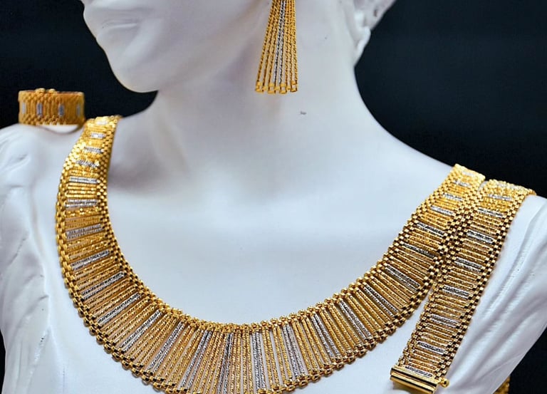 a woman's necklace and earrings on display | Alkanz Alasifar | Antalya Jewellery