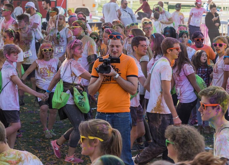 Eric Martinez au milieu color people run