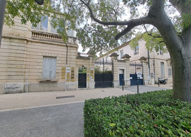 cabinet de taomtc30 au centre de la ville de Nîmes
