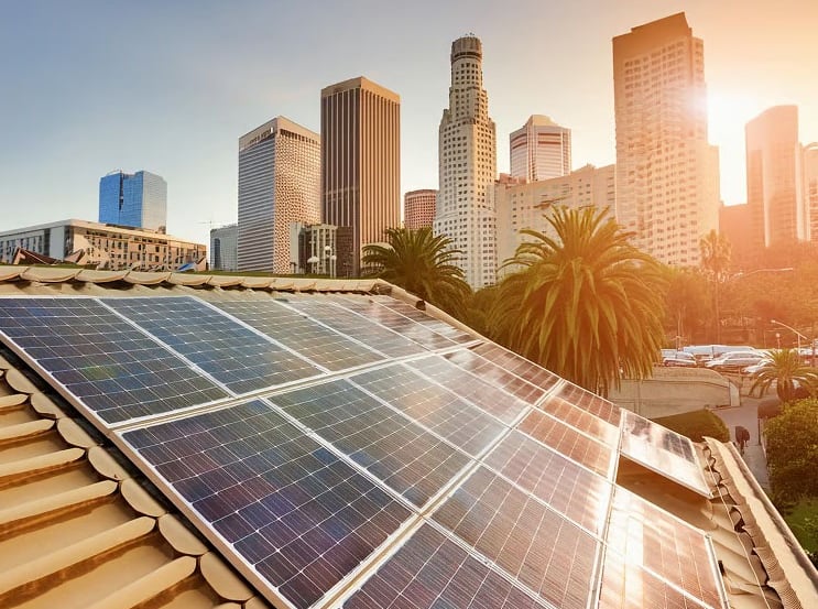 alt="Extremely Profitable Commercial Solar Company That Makes 30% Profit"