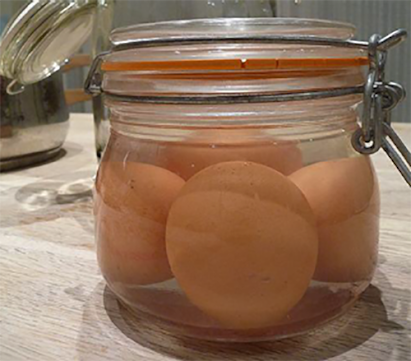 The Ingenious Method Used By The Brits To Preserve Eggs When Air Raids Took Out Their Power In 1941