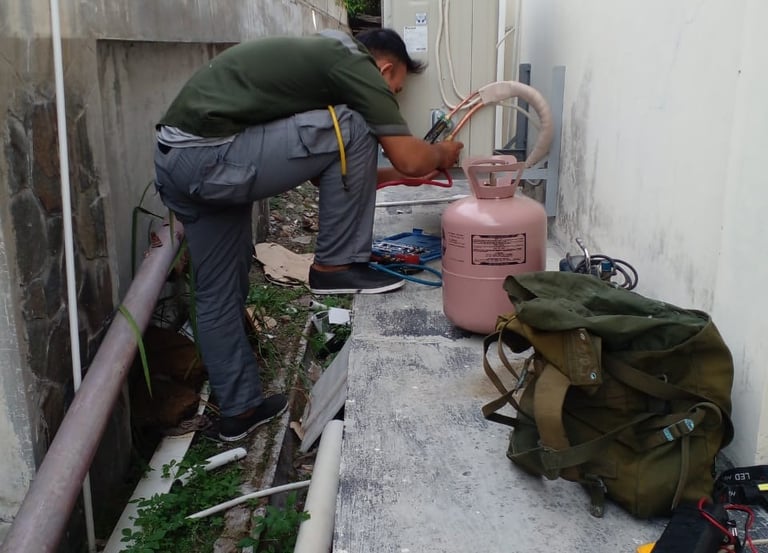 Perbaikan service AC split cepat dan rapi di jalan kaliurang - palagan sleman