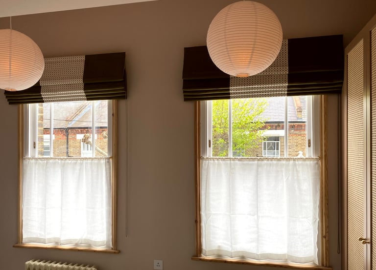 roman blinds and café voile curtain on a sash window