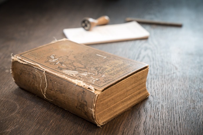 Altes Buch über Naturheilkundeverfahren