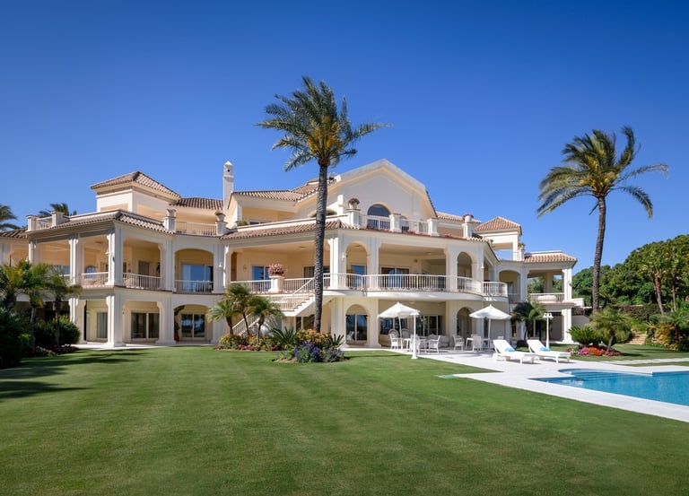 Beachfront villa on Marbella Golden Mile