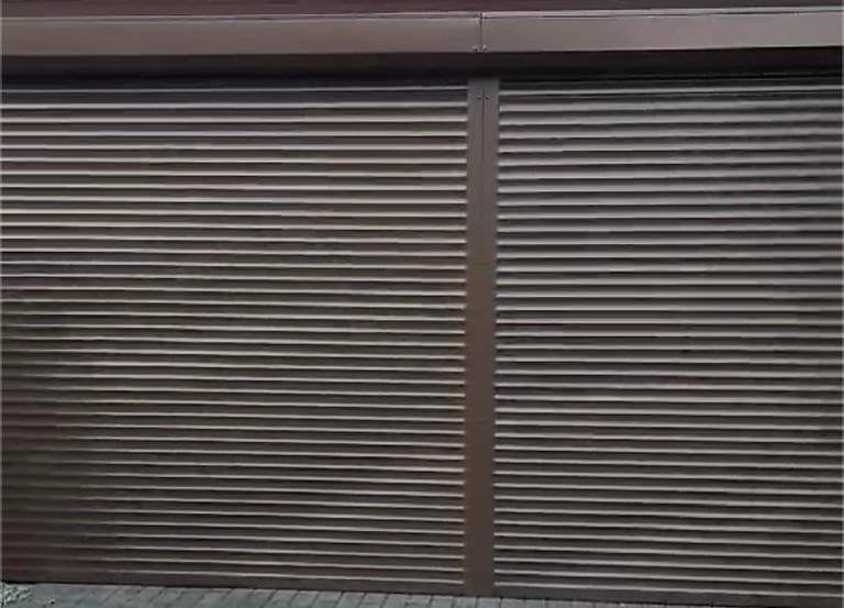 Rudos apsauginės žaliuzės nuo vėjo