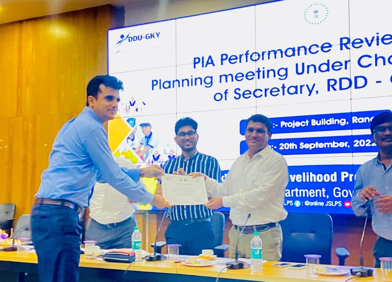 Mr. Abhinav Balyan receiving the certificate
