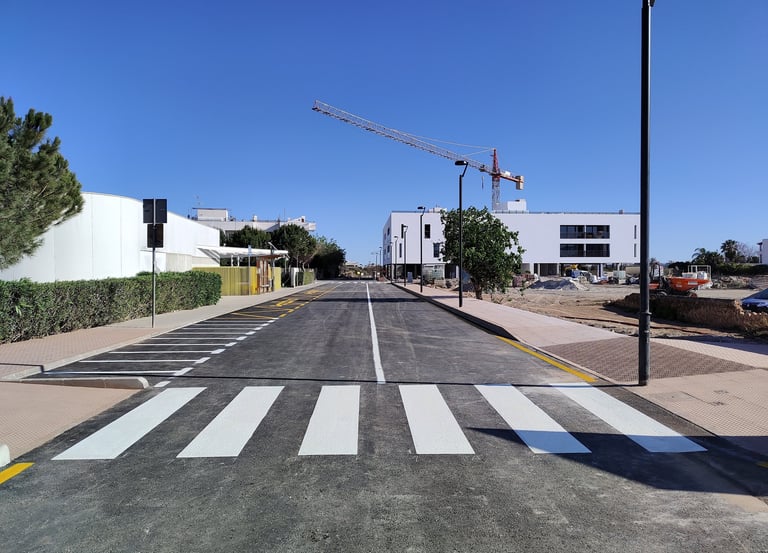 Pintado de paso de peatones en vía urbana en Ibiza