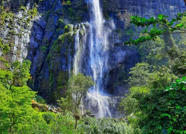 Diyaluma Falls