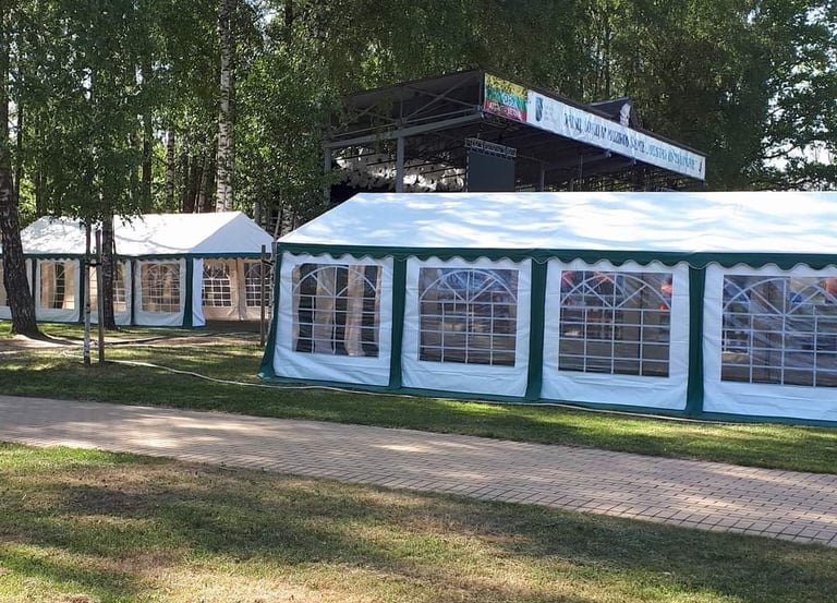 Šventinės palapinės jaukioms šeimos šventėms ir masiniams renginiams