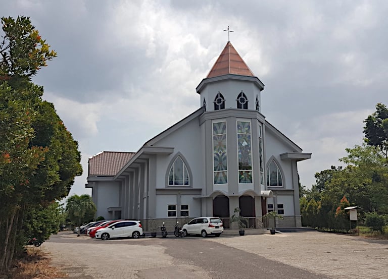 Gereja St. Bernardeth, Rangkui
