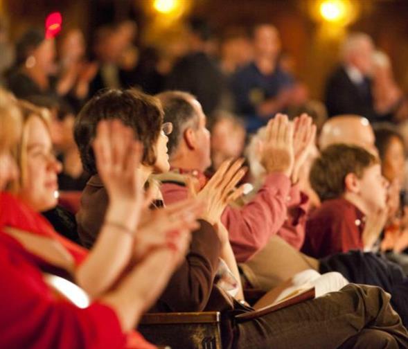 applaudissement-spectacle-magie-