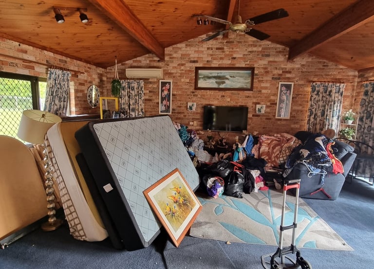 Warrawee house rubbish clearing