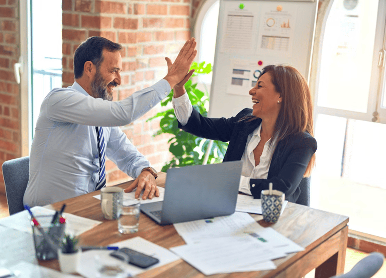 Réunion conseil et dirigeant PME à Chambéry, optimisation financière et stratégie en Savoie