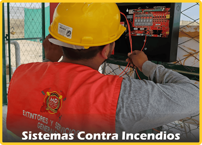  instalación un panel de control para sistemas contra incendios y alarmas de seguridad industrial.