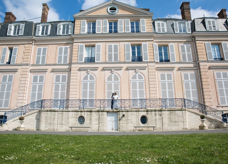 couple devant un chateau : image de damoz creatine