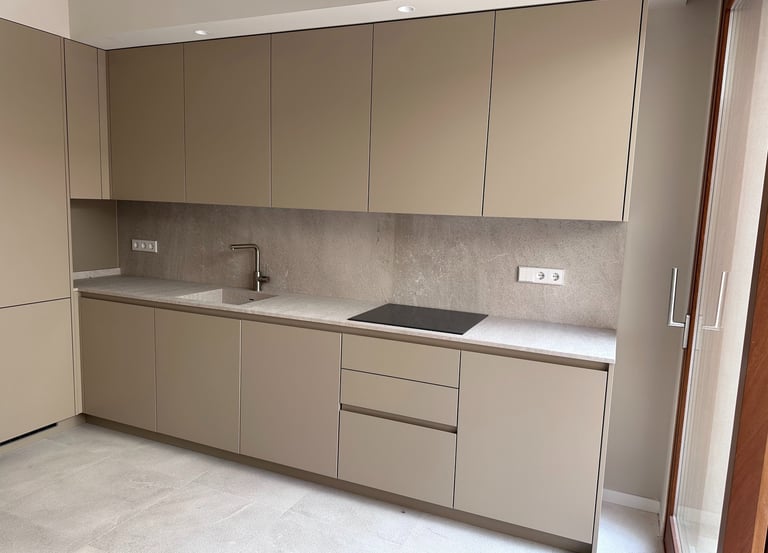 Reforma integral de cocina en Mallorca con diseño funcional y materiales de primera calidad