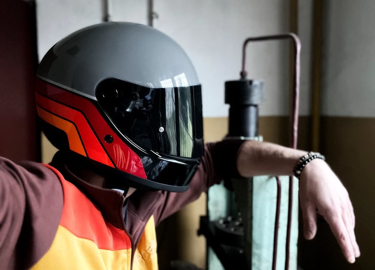 Kask DMD Rivale w malowaniu Blade z przyciemnianą szybą