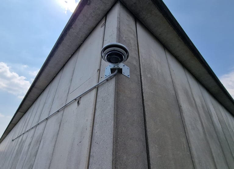 Impianto di sicurezza con telecamera angolare per controllo perimetrale